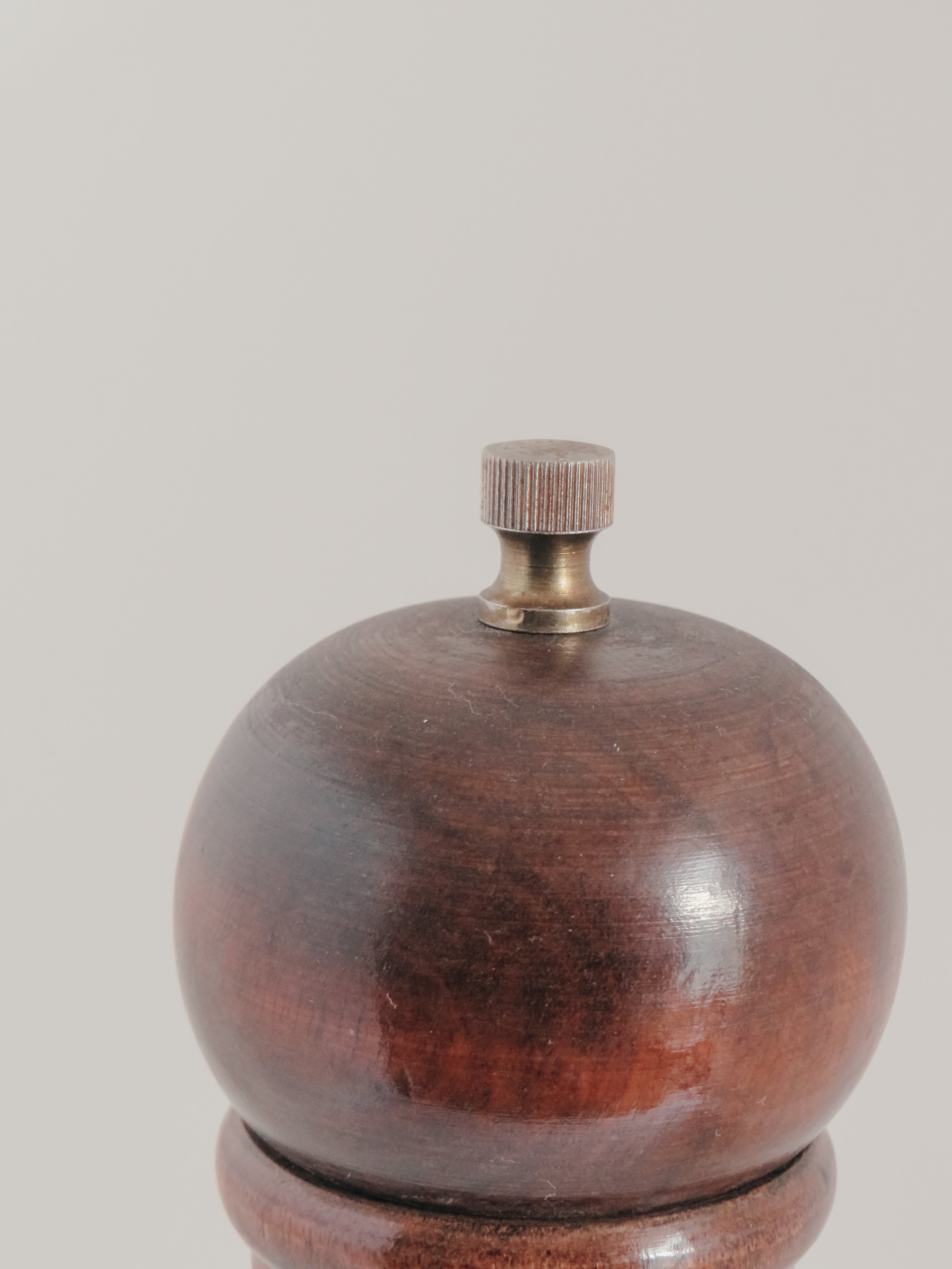 Stor peberkværn i træ | 31 cm