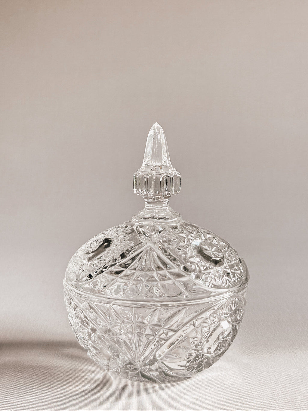 Vintage krystalbonbonnière | Stjerneknop & spids topknop