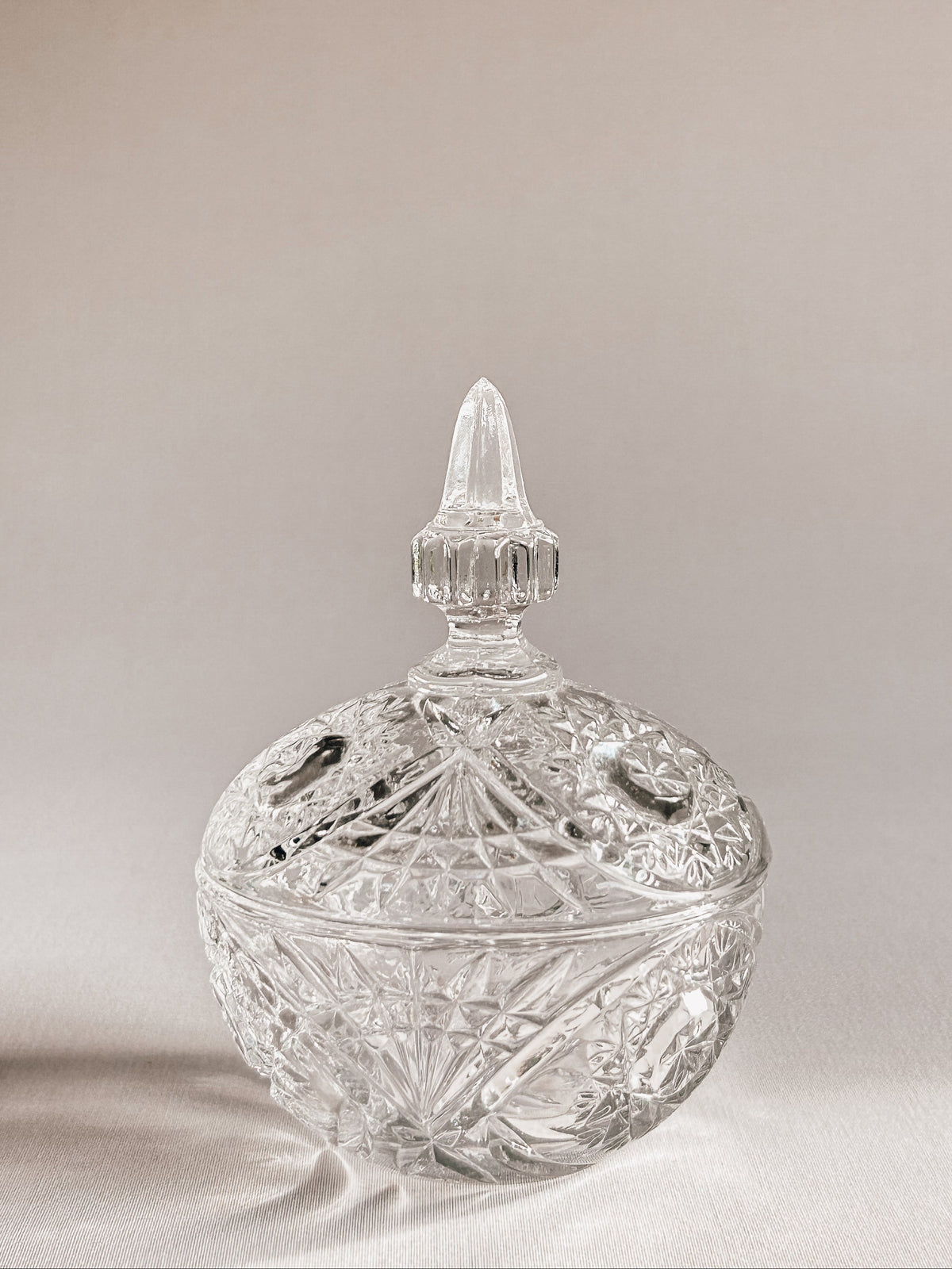 Vintage krystalbonbonnière | Stjerneknop & spids topknop