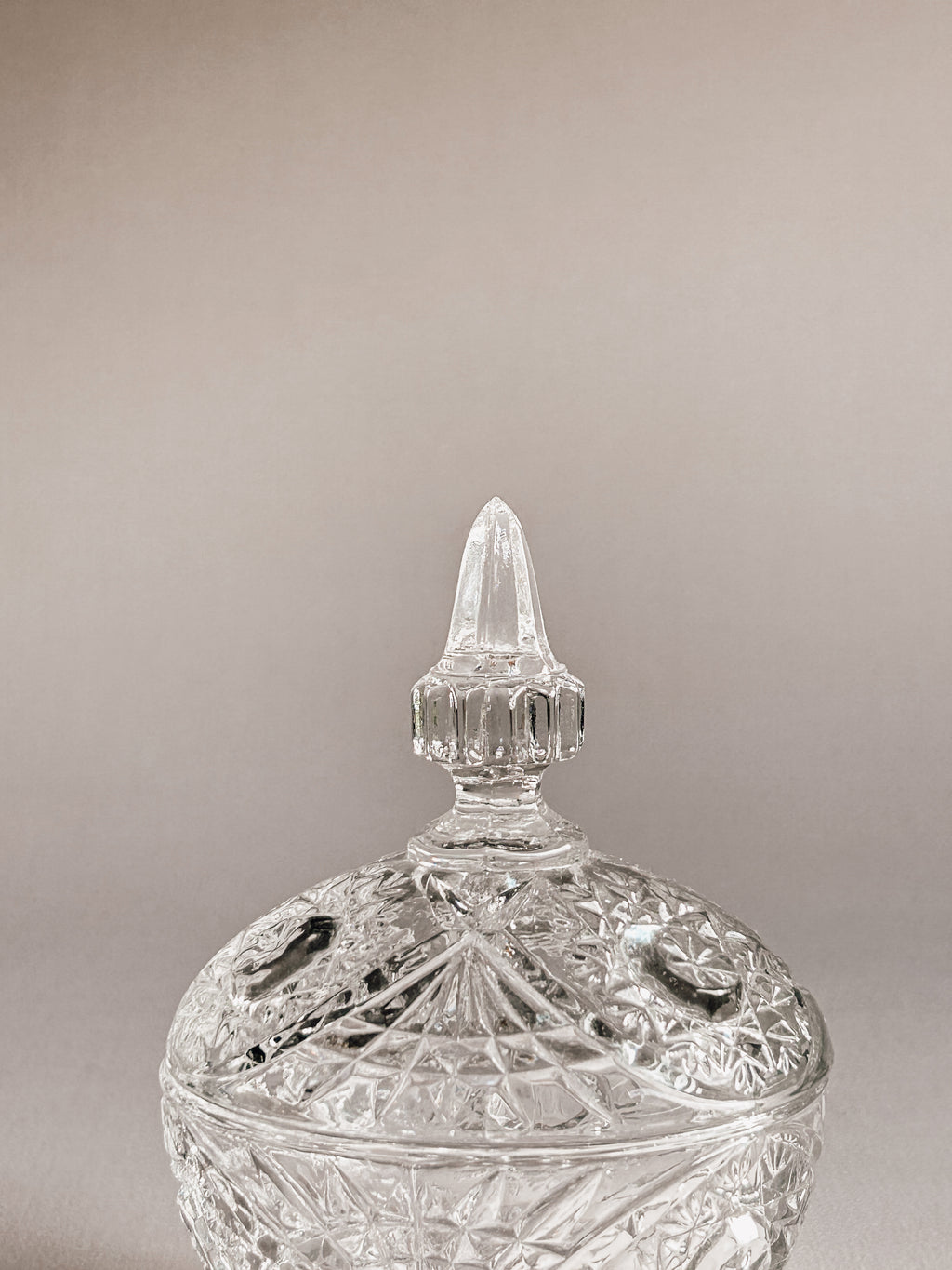 Vintage krystalbonbonnière | Stjerneknop & spids topknop