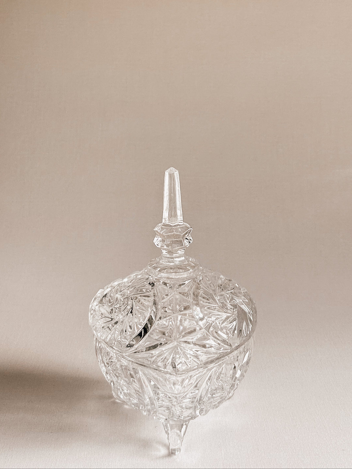 Vintage krystalbonbonnière | Stjerneknop & ornamenteret topknop
