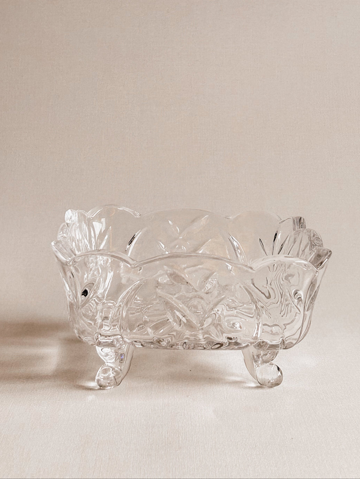 Vintage glasskål med fod | Blomstermønster