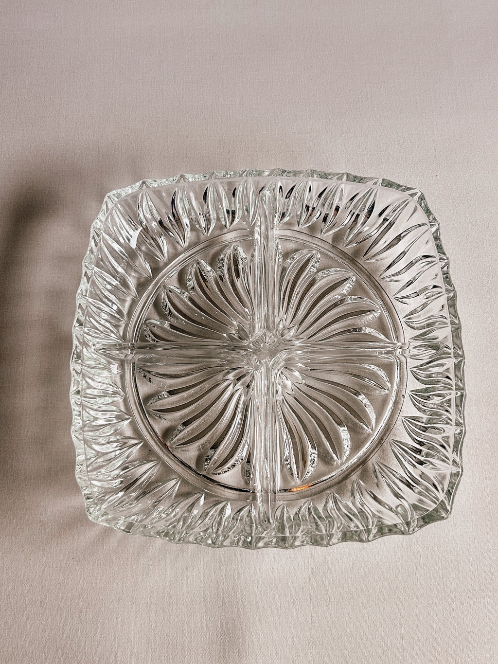 Vintage italiensk serveringsfad i glas | Solstrålemønster