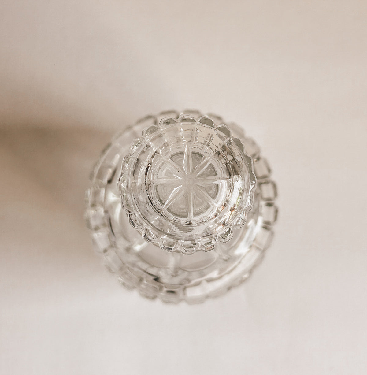 Vintage-presseglas-karaffel | Geometrisk gittermønster