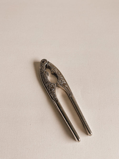 Vintage italiensk ornamenteret nøddeknækker | Blomster- og druemotiv
